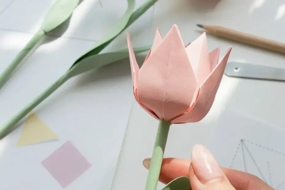Tulip Origami Tutorial for Spring - Easy DIY Paper Flowers